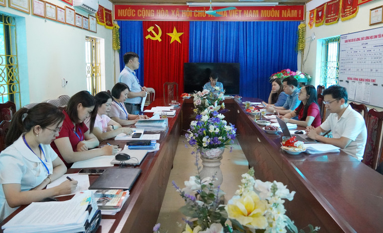 Đoàn công tác làm việc tại Trường Tiểu học và THCS Đôn Phong, huyện Bạch Thông. DSC00284.JPG