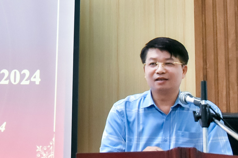 Đồng chí Nông Quang Nhất, Phó Chủ tịch UBND tỉnh thông tin chuyên đề: Việc tổ chức thực hiện hợp phần phát triển sản xuất của các Chương trình mục tiêu quốc gia trên địa bàn tỉnh. 6.jpg