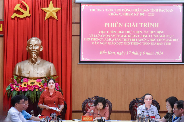 Đồng chí Hoàng Thu Trang, Ủy viên Ban Thường vụ Tỉnh ủy, Phó Chủ tịch Thường trực HĐND tỉnh. 4.jpg