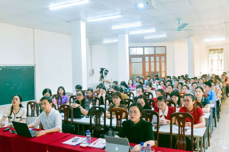 Đại biểu tham dự hội nghị. 2.jpg