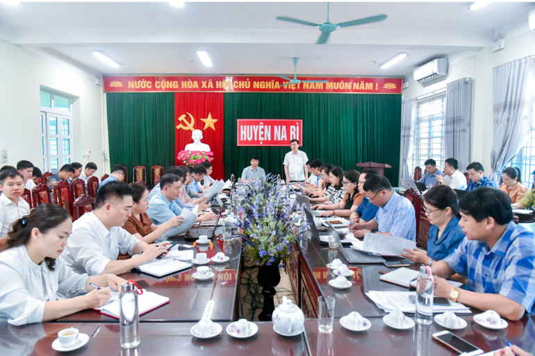 Quang cảnh buổi làm việc. 3.jpg