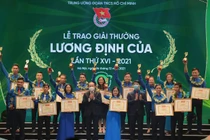 Chị Đinh Tuyết Nhung vinh dự nhận giải thưởng Lương Định Của năm 2021