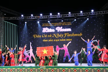 Đêm diễn thứ 2 Liên hoan dân vũ và nhảy flashmob tỉnh Bắc Kạn 