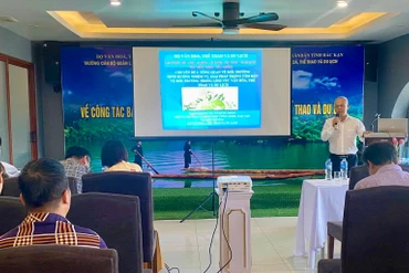 Đại biểu dự khai giảng lớp tập huấn.
