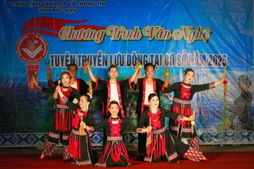Các tiết mục biểu diễn được Đội Tuyên truyền lưu động của Trung tâm Văn hóa và Thông tin tỉnh dàn dựng công phu.