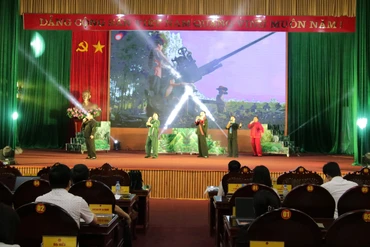 Các đại biểu tổng duyệt Chương trình nghệ thuật.