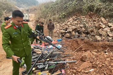 Chợ Đồn: Tiêu hủy 89 khẩu súng các loại và hàng trăm viên đạn người dân giao nộp