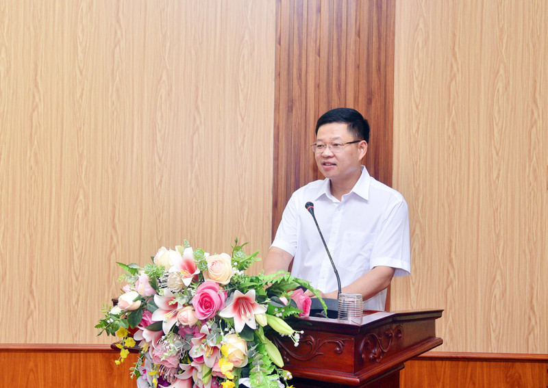 Phó Chủ tịch Thường trực UBND tỉnh Bắc Kạn Đinh Quang Tuyên phát biểu tại Hội nghị Kết nối phát triển nguồn nguyên liệu cho các nhà máy chế biến sâu khoáng sản trên địa bàn tỉnh Bắc Kạn. Khuyến công 1.jpg