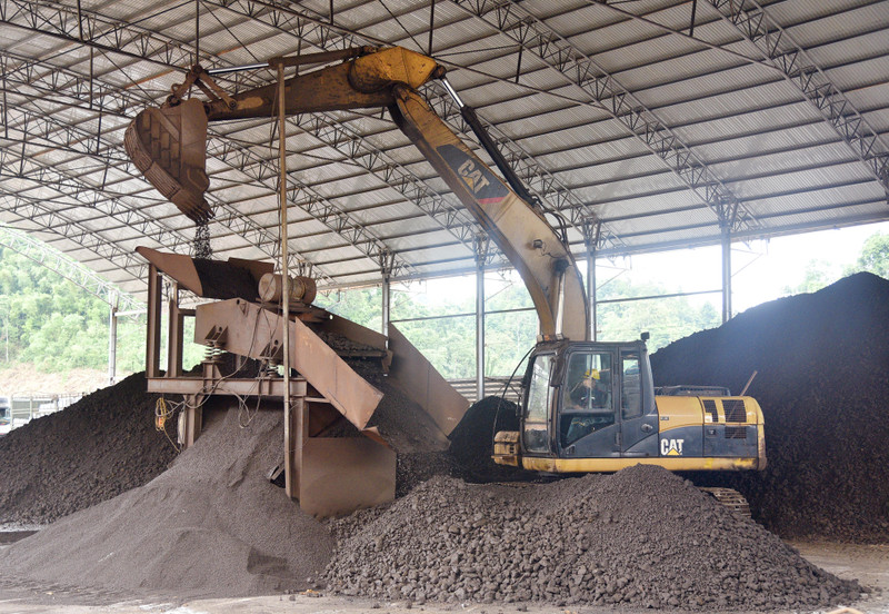 Nhà máy Feromangan 60.000 tấn/năm của Công ty Cổ phần Phát triển công nghiệp Bắc Kạn (huyện Chợ Đồn) hoạt động trong tình trạng thiếu nguyên liệu. Khuyến công 5.jpg