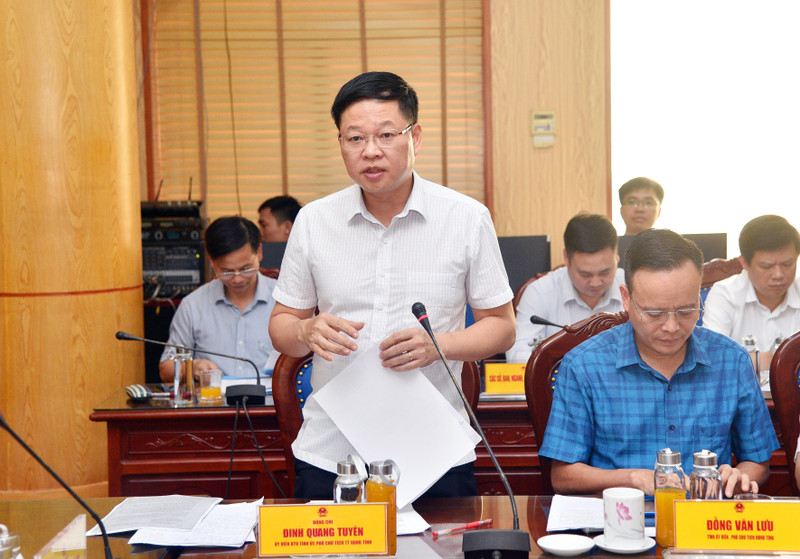 Phó Chủ tịch Thường trực UBND tỉnh Bắc Kạn Đinh Quang Tuyên báo cáo tại buổi làm việc. BT Công thương 14.jpg