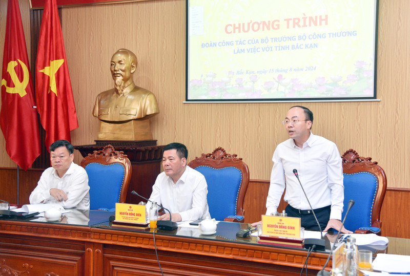 Chủ tịch UBND tỉnh Bắc Kạn Nguyễn Đăng Bình phát biểu tại buổi làm việc. BT Công thương 12.jpg