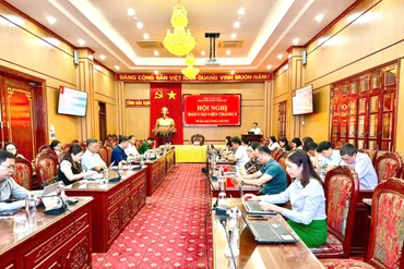 Hội nghị Báo cáo viên tháng 4