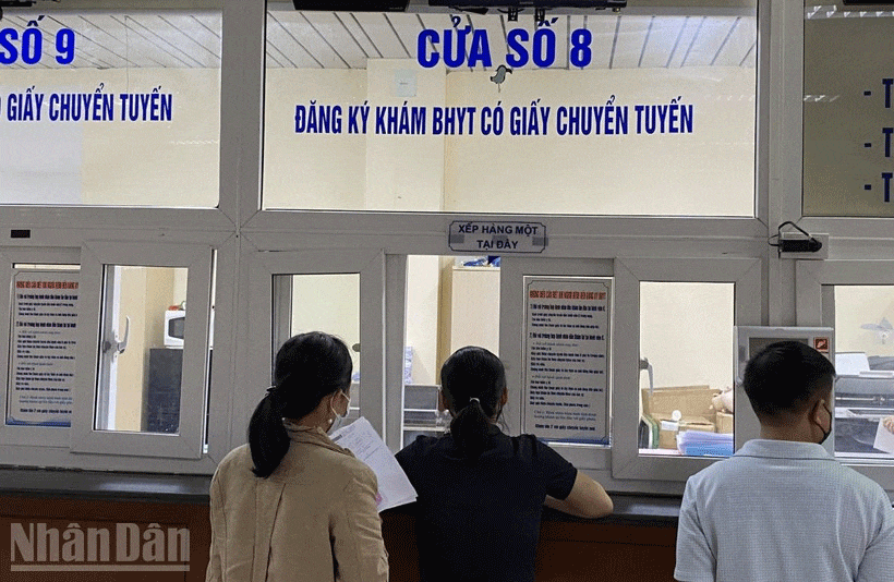 Từ 1/7, người tham gia bảo hiểm y tế 5 năm liên tục được hưởng nhiều quyền lợi. (Ảnh: ĐỖ THOA) 78.gif
