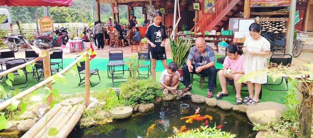 Anh Lục Huy Chung luôn mong muốn đem lại trải nghiệm ấn tượng cho du khách. img-0210.gif