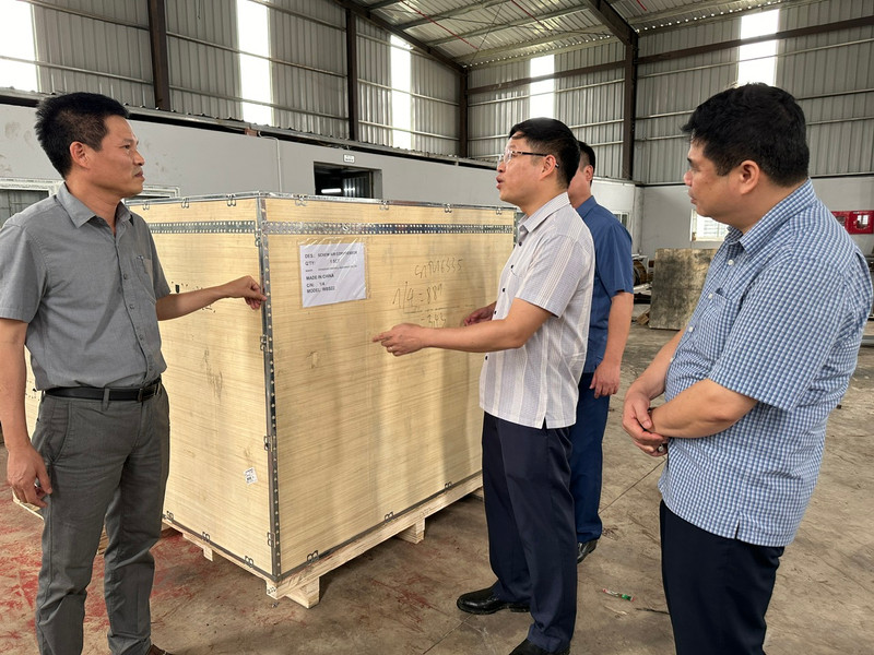 Thiết bị máy móc phục vụ dây chuyền sản xuất của nhà máy đã được nhập về, chuẩn bị lắp đặt. dda5ba1c623ec7609e2f.jpg