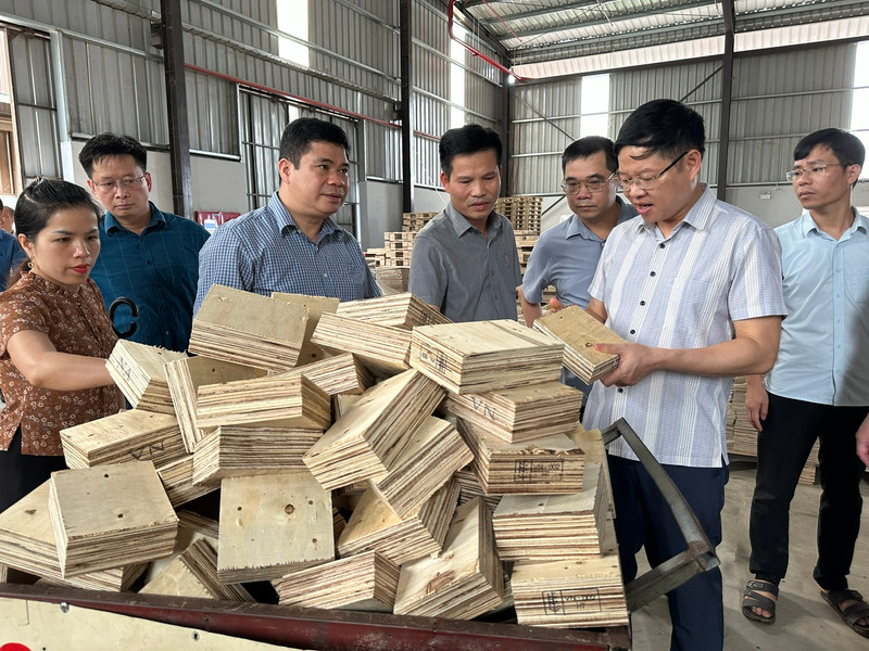 Sản phẩm của Nhà máy sản xuất pallet và nội thất của Công ty TNHH Nam Á Bắc Kạn. b5aed5bd2b9f8ec1d78e.jpg
