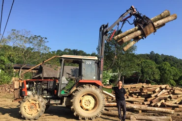 Nông dân với Hội - Hội với Nông dân:: Nông dân cải tiến máy nông nghiệp phục vụ đời sống