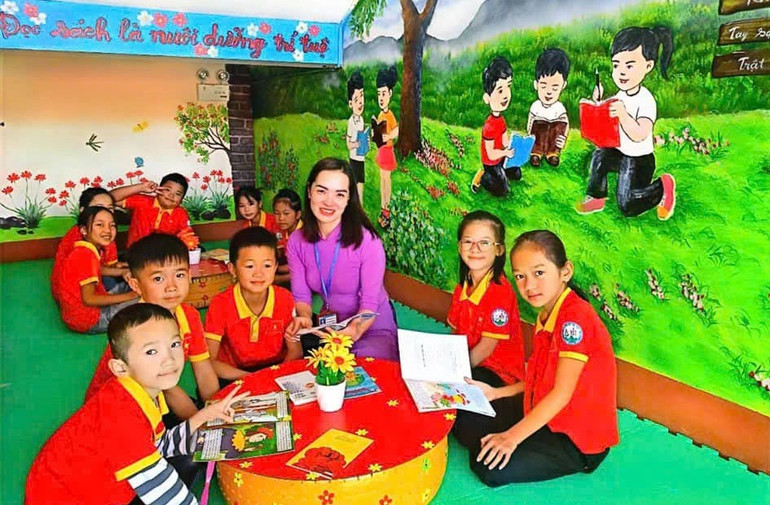Bức ảnh tham gia Cuộc thi ảnh "Nét đẹp thầy trò" của cô và trò lớp 4A2 Trường Tiểu học Vân Tùng (Ngân Sơn). Ảnh: Cơ sở cung cấp. van-tung-2230.jpg