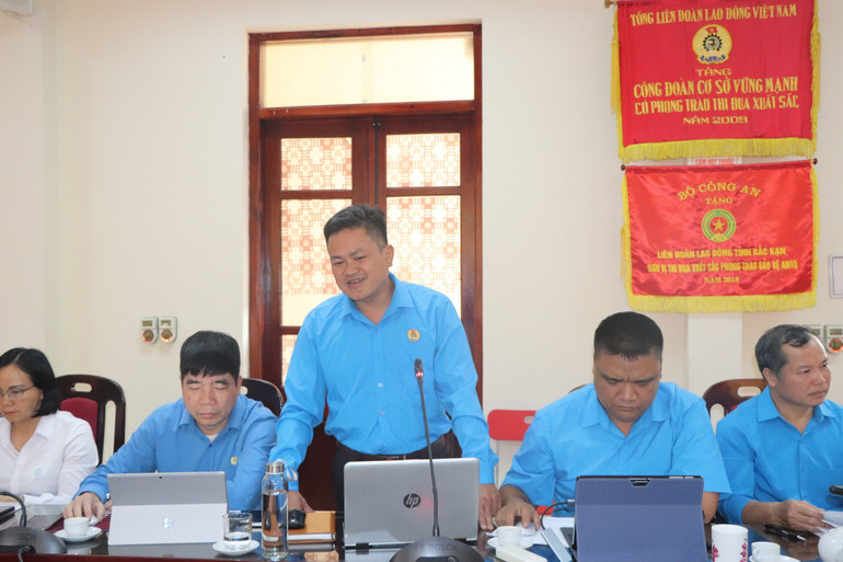 Đại biểu góp ý, thảo luận. dai-bieu.jpg