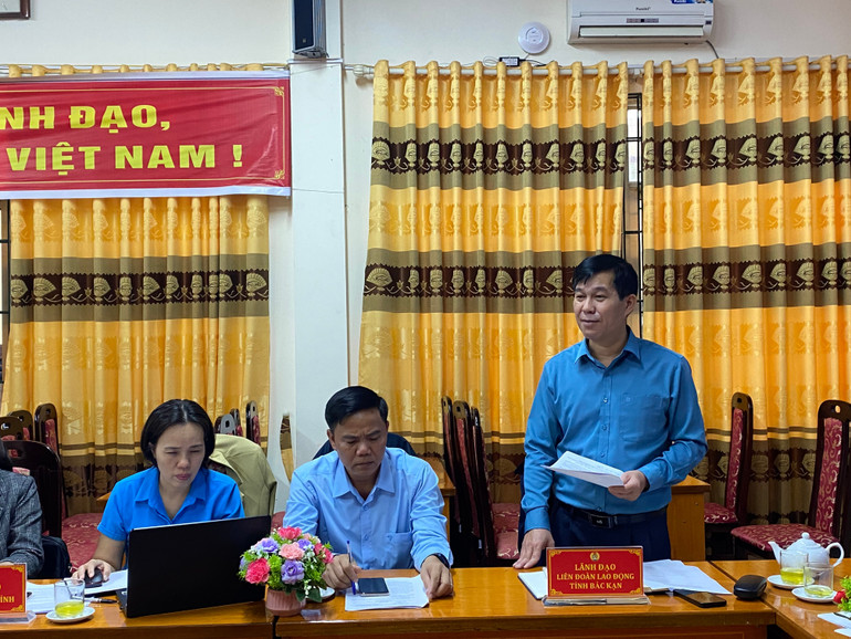 Ông Vi Hồng Dương, Chủ tịch Liên đoàn Lao động tỉnh Bắc Kạn phát biểu chỉ đạo tại Hội nghị. 56a060dd-5583-4225-9075-aa99731b291e.jpg