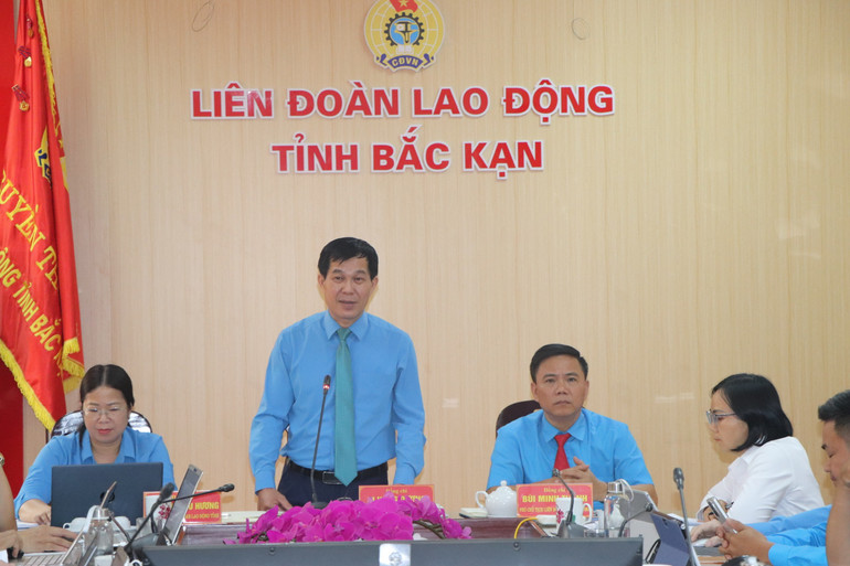 Đồng chí Vi Hồng Dương, Ủy viên BCH Tổng LĐLĐ Việt Nam, Chủ tịch LĐLĐ tỉnh Bắc Kạn phát biểu kết luận Hội nghị. o-duong.jpg