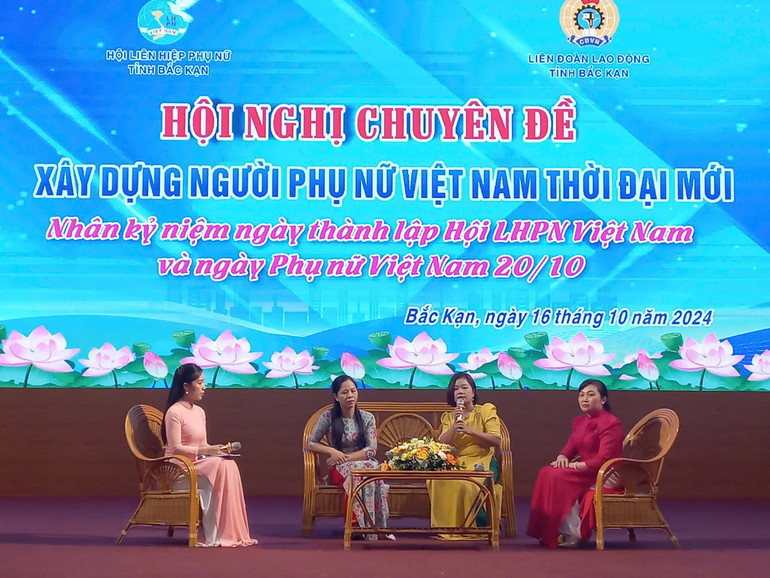 Trao đổi, chia sẻ của đại diện nữ điển hình tiên tiến, nữ cán bộ công đoàn về chủ đề: Phát huy vai trò của công đoàn trong hoạt động nữ công, phong trào "Giỏi việc nước, đảm việc nhà” góp phần xây dựng người phụ nữ Việt Nam thời đại mới. noi-chuyen-chuyen-de-4236.jpg