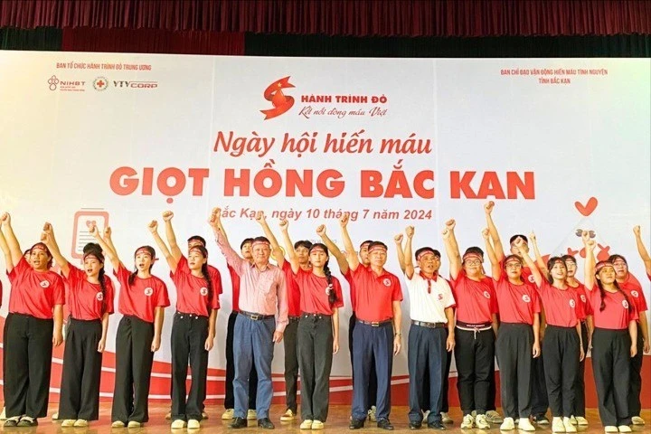 Chị Hà Thị Lệ Thu tham gia Ngày hội hiến máu "Giọt hồng Bắc Kạn" năm 2024.