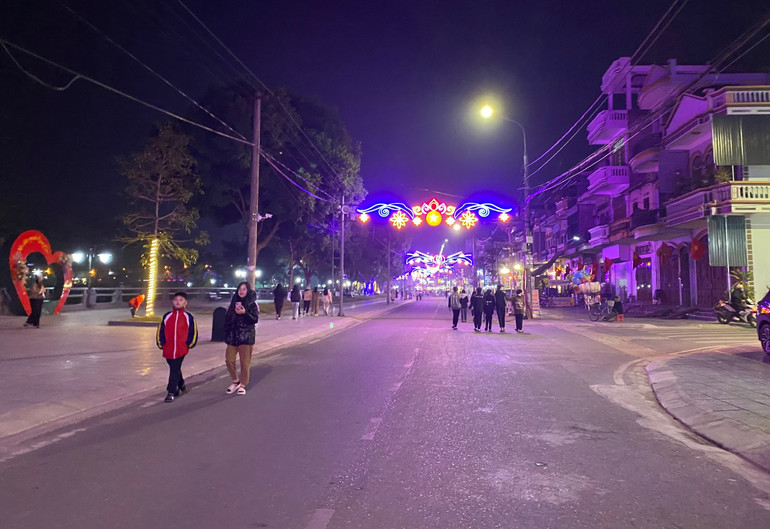 Phố đi bộ Sông Cầu là nơi diễn ra Chương trình "Chợ Tết Công đoàn năm 2025". pho-di-bo-song-cau.jpg
