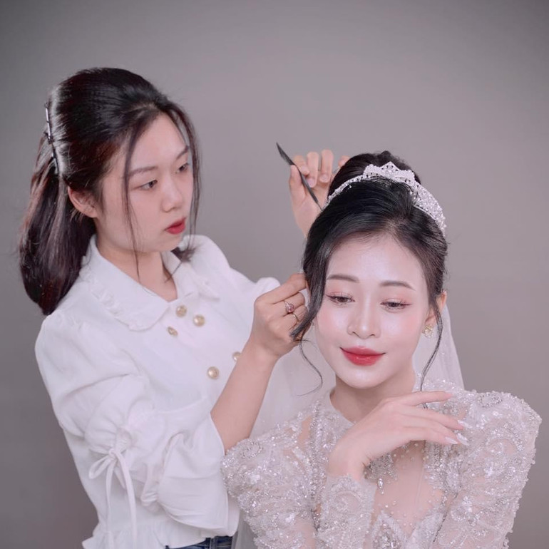 Nghề trang điểm được nhiều bạn trẻ trên địa bàn tỉnh Bắc Kạn lựa chọn để khởi nghiệp. Ảnh: Phương Thùy. 9c05b0c8-6d79-4bf3-b02f-f932584df4d3.jpg