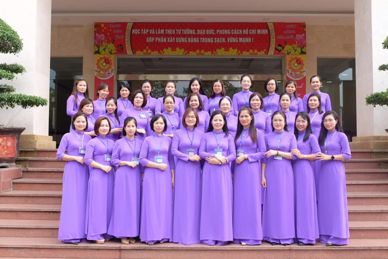 Công đoàn Văn phòng Kho bạc Nhà nước Bắc Kạn phát động nữ đoàn viên hưởng ứng mặc áo dài từ 17-18/10. Qua hoạt động này nhằm góp phần tôn vinh giá trị, ý nghĩa của áo dài Việt Nam gắn với nét duyên dáng và dịu dàng của phụ nữ Việt Nam. ao-dai-kbnn-8151.jpg