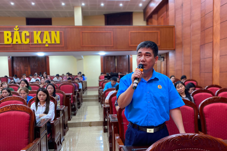 Đoàn viên Công đoàn, người lao động trên địa bàn TP. Bắc Kạn gửi gắm tâm tư, nguyện vọng, kiến nghị tới đại biểu Quốc hội. 73162c35-7dba-4f96-bfc6-9eff0b10babc-4271.jpeg