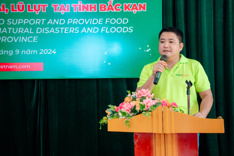 Ông Nguyễn Tuấn Khởi, Chủ tịch Ngân hàng thực phẩm Việt Nam, Sáng lập chiến dịch Hỗ trợ thực phẩm khẩn cấp S.O.S Food phát biểu tại Lễ ra mắt. anh Khởi 1.jpg