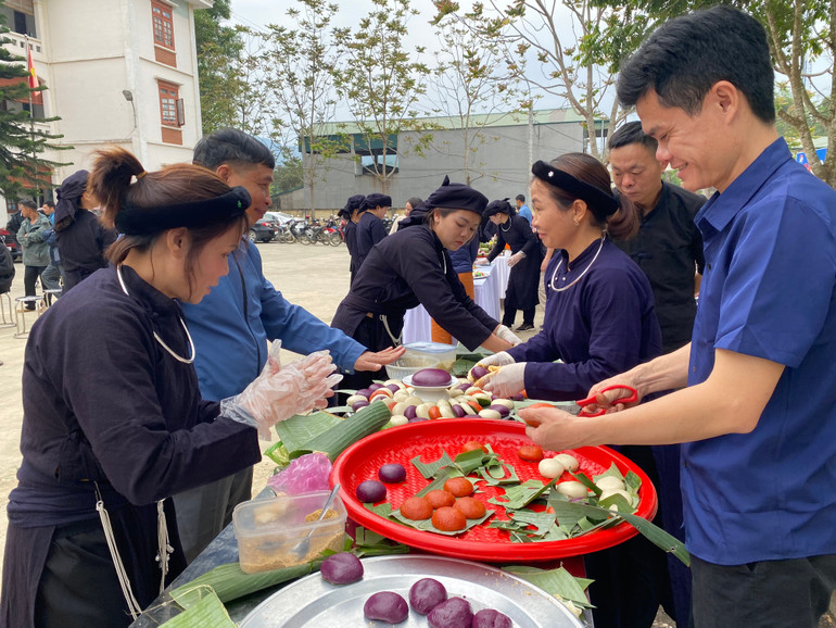 Phần thi làm bánh giầy. 81c76b0c-f167-4c12-96d4-d7eee5a0d2be.jpg