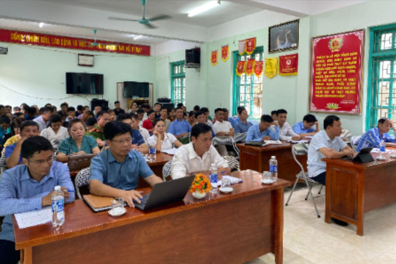 Các đại biểu tham dự cuộc tiếp xúc cử tri. đại biểu.jpg