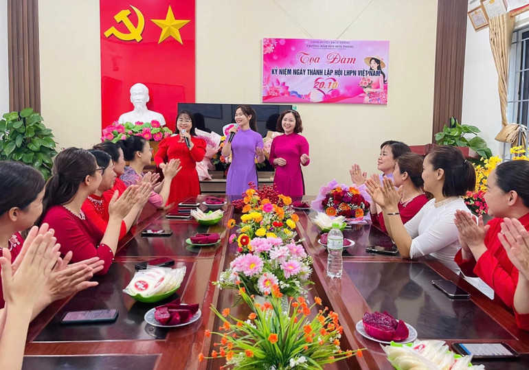 Công đoàn Trường Mầm non Đôn Phong (Bạch Thông) tổ chức tọa đàm, biểu diễn văn nghệ, ôn lại lịch sử, ý nghĩa của Ngày Phụ nữ Việt Nam 20/10. 49b8f5a6-8d36-45a4-a02c-9940f29c903d-4248.jpeg