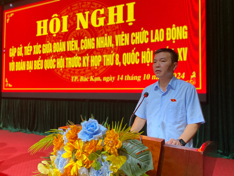 Ông Hà Sỹ Huân, Phó Trưởng đoàn ĐBQH chuyên trách khóa XV tỉnh Bắc Kạn tiếp thu ý kiến, kiến nghị của cán bộ, đoàn viên, CNVCLĐ TP. Bắc Kạn. 52c76b7f-7ec7-48a6-9d6a-1ac9c134eb0c-2875.jpeg