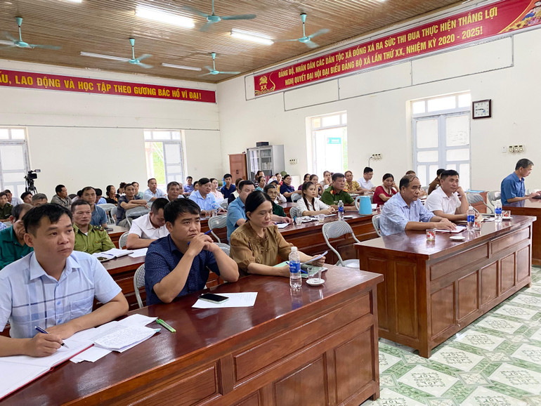 Đại biểu tham dự hội nghị tiếp xúc cử tri. 51933F41-EA4C-4588-84D3-422A2FBB6F5C.jpeg