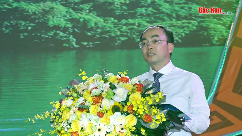 Đồng chí Nguyễn Đăng Bình, Phó Bí thư Tỉnh ủy, Chủ tịch UBND tỉnh phát biểu khai mạc. z5389583350655_b497c0bbf401c39e5633cc11f6a5414f.jpg
