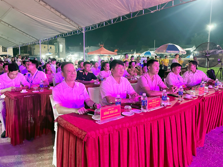 Các đồng chí lãnh đạo tỉnh dự Lễ khai mạc. 2024_04_28_20_11_IMG_3973.JPG