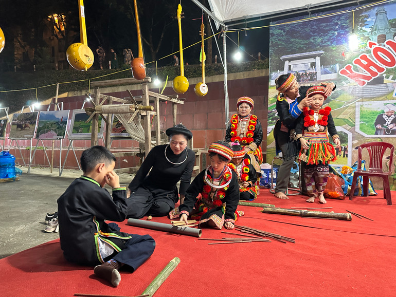 Tái hiện không gian văn hóa các dân tộc... 2024_04_28_22_00_IMG_4039.JPG
