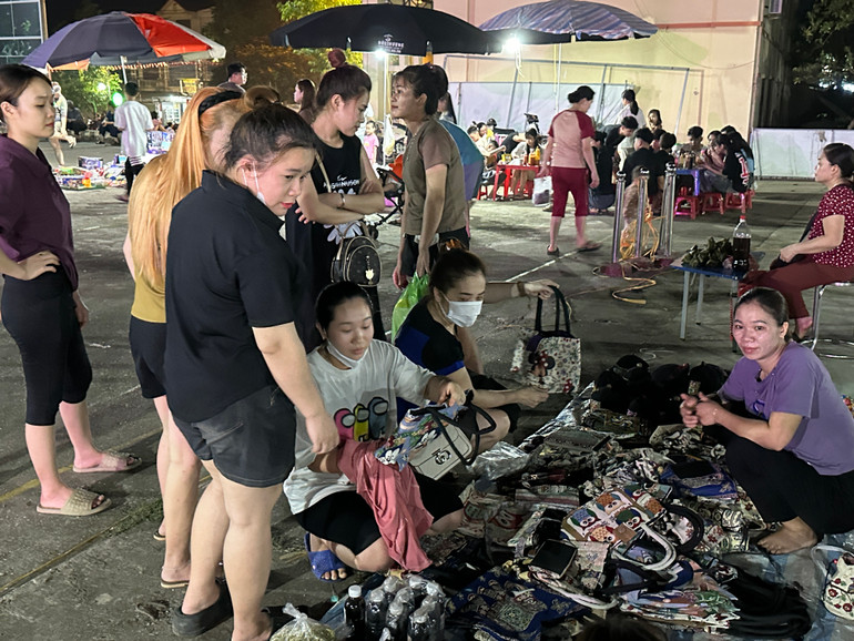 Bên cạnh các mặt hàng tiêu dùng... 2024_04_28_20_25_IMG_3992.JPG