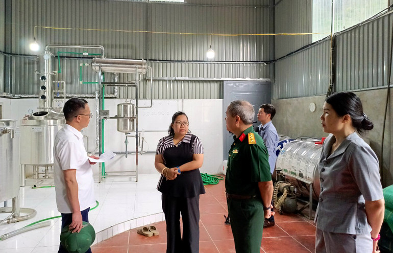 Đoàn công tác của Ban Dân tộc HĐND tỉnh giám sát thực tế tại xã Nguyên Phúc. Bach Thong 2.jpg