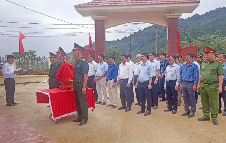 Lễ an vị tượng đồng chí Phùng Chí Kiên. Lễ an vị tượng đồng chí Phùng Chí Kiên.