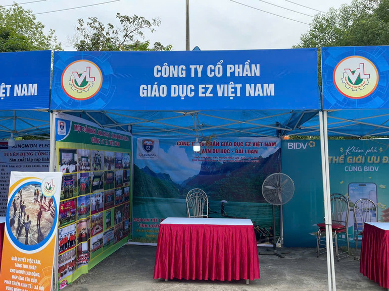 Công ty Cổ phần giáo dục EZ Việt Nam đã chuẩn bị cho gian tư vấn từ rất sớm. z5865031575756_f734ba6054b721d14f24ab5a38a69d91.jpg