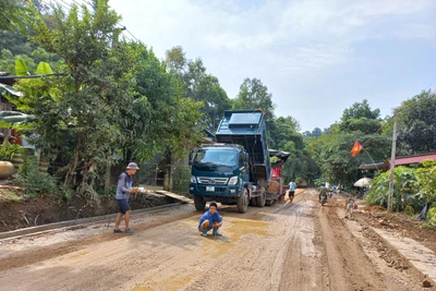 Khẩn trương hoàn thiện 5km Quốc lộ 3C đi qua huyện Chợ Đồn