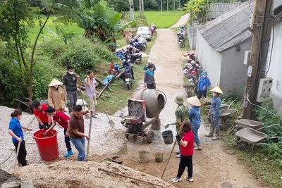 Báo Bắc Kạn hỗ trợ làm đường nông thôn mới tại xã Đại Sảo