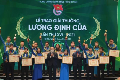 Chị Đinh Tuyết Nhung vinh dự nhận giải thưởng Lương Định Của năm 2021