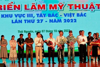 Tranh khắc gỗ màu "Khau Đấng" của họa sĩ Giang Nam đạt giải C tại Triển lãm Mỹ thuật khu vực