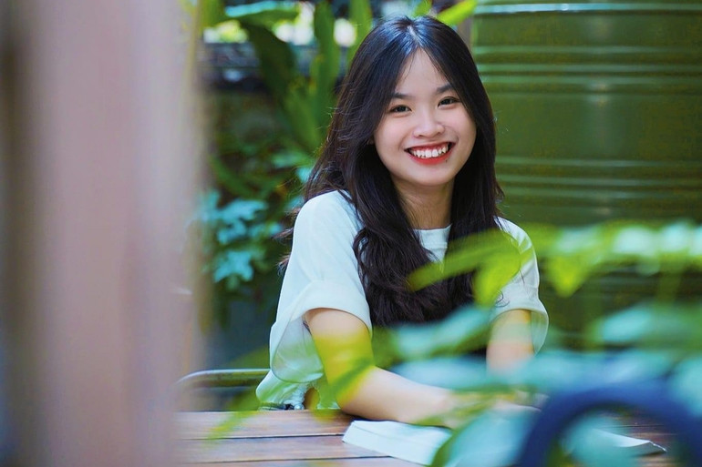 Sao Mai luôn mong muốn thế hệ trẻ sẽ giữ gìn và phát huy những giá trị mà cha ông đã đánh đổi bằng xương máu. Sao Mai luôn mong muốn thế hệ trẻ sẽ giữ gìn và phát huy những giá trị mà cha ông đã đánh đổi bằng xương máu..jpg