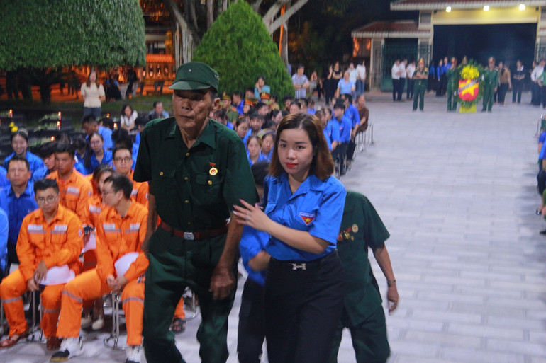 ĐVTN hỗ trợ các cựu chiến binh. z5671615238746_3bf1b9870b110160532f99980183d6ee.jpg